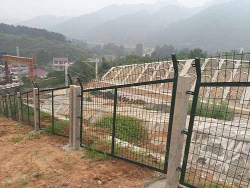 鐵路防護柵欄
